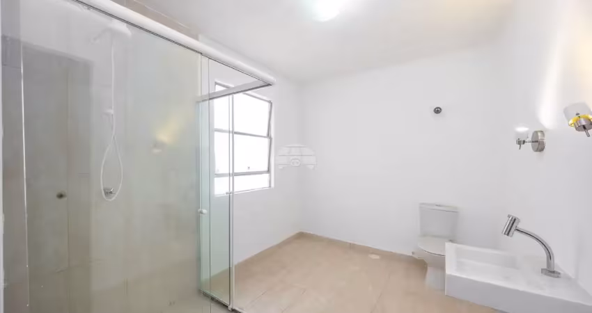 Vendo apartamento central, três dorm.  amplo e ensolarado. uma vaga.