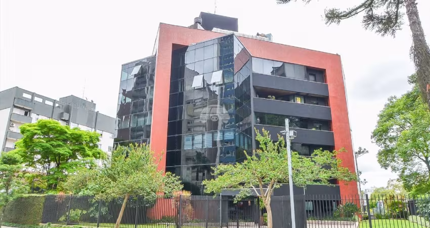 Vendo excelente apartamento no Batel. Duas vagas.