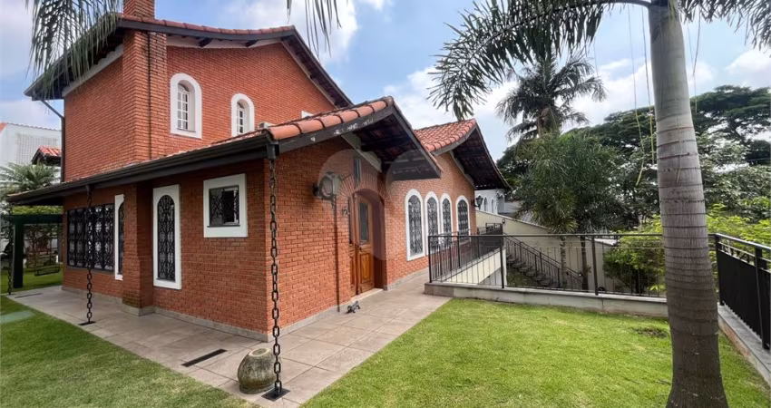 Casa à venda - 3 Suítes 5 Vagas área Gourmet