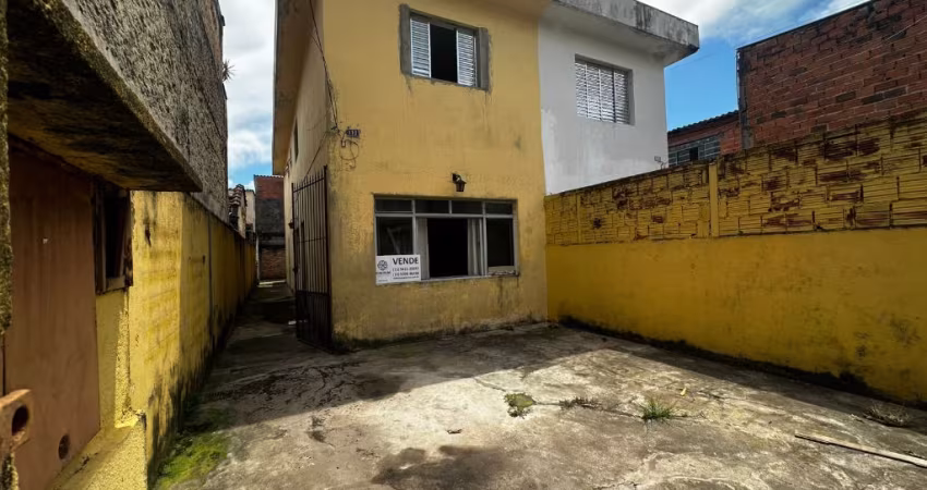 Sobrado de 03 quartos, ótima oportunidade