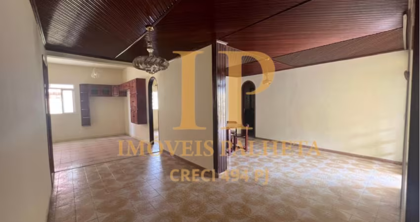 Alugo Casa, 3 quartos, sendo 2 suítes e 2 vagas de garagem, no Parque 10