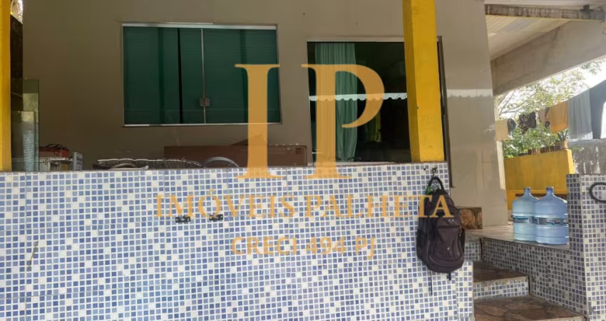 Vende-se Casa, 2 quartos, com edícula e piscina, no Parque das Laranjeiras
