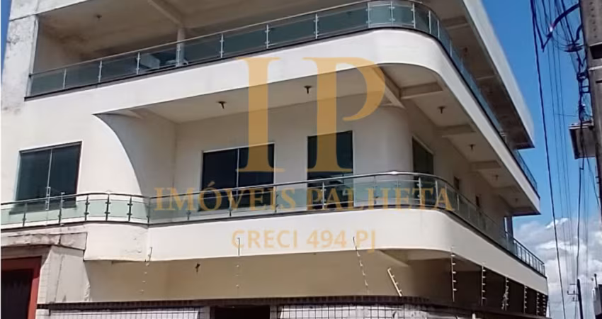 Vende-se Prédio no São Raimundo de 3 andares, 4 dormitórios, com vista para o Rio Ne-gro.