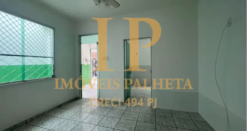 Aluga-se casa, 3 quartos, sem vaga de garagem na constantino nery, centro