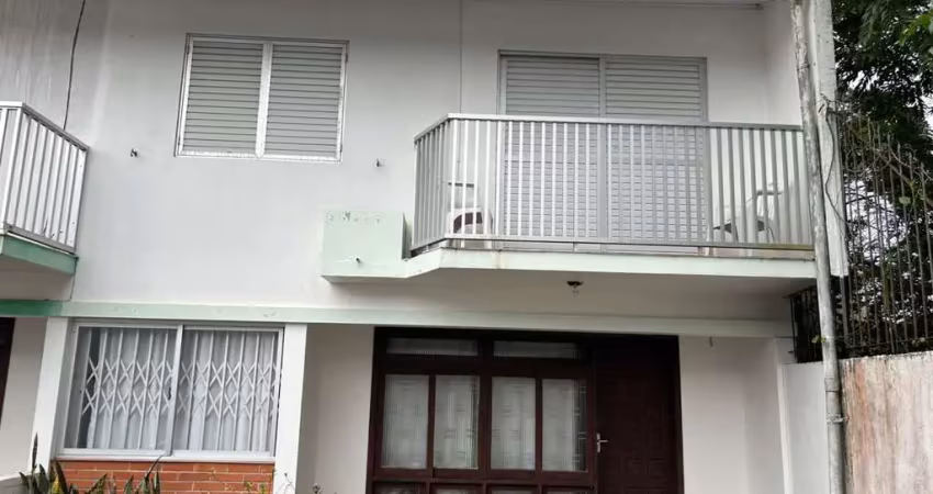 Sobrado para temporada em guaratuba, brejatuba, 3 dormitórios, 1 suíte, 2 banheiros, 2 vagas