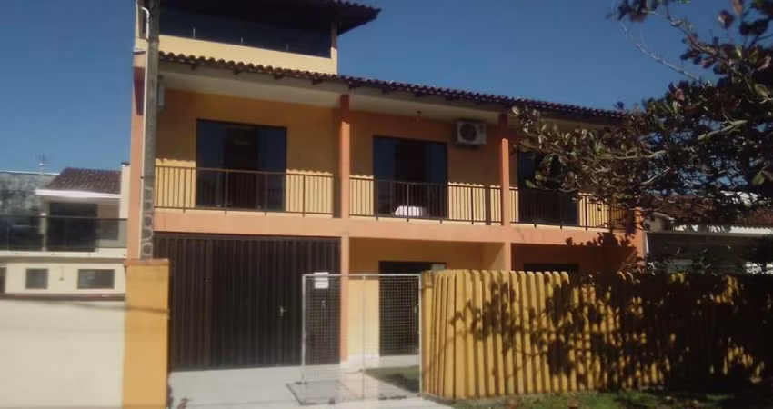 Sobrado para Venda em Guaratuba, Balneário Coroados, 4 dormitórios, 2 suítes, 5 banheiros, 3 vagas