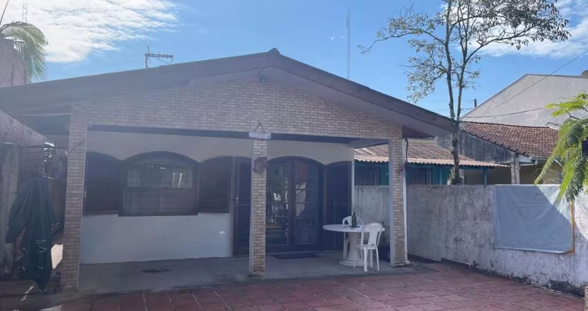 Casa para Venda em Guaratuba, Cohapar, 3 dormitórios, 2 banheiros, 1 vaga