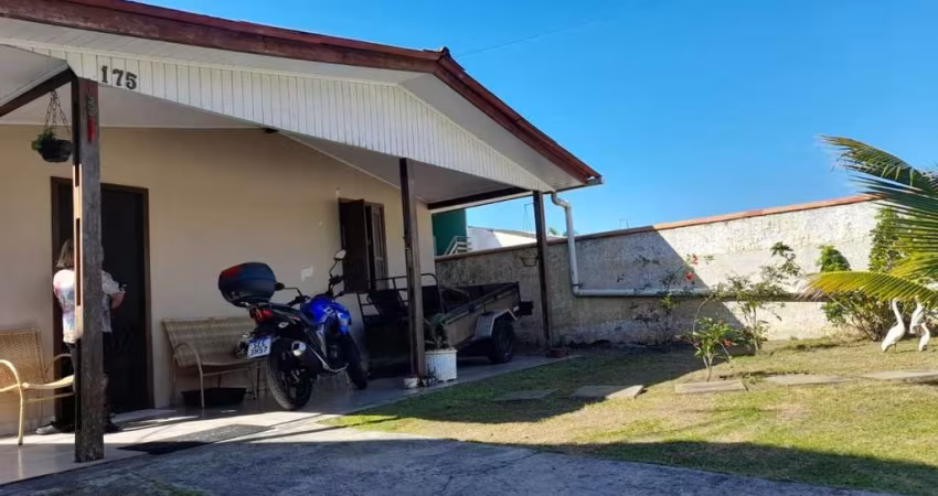 Casa para Venda em Guaratuba, Balneário Coroados, 3 dormitórios, 1 banheiro, 3 vagas