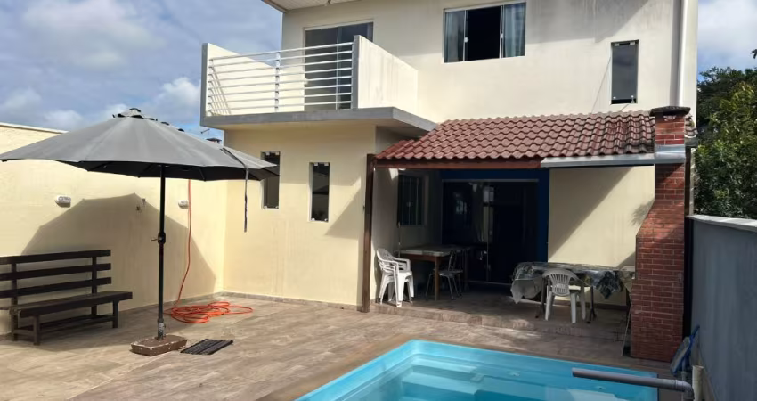 Excelente sobrado com piscina no Balneário Coroados!