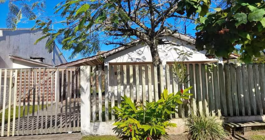 Casa para Venda em Guaratuba, Brejatuba, 3 dormitórios, 1 suíte, 2 banheiros, 4 vagas