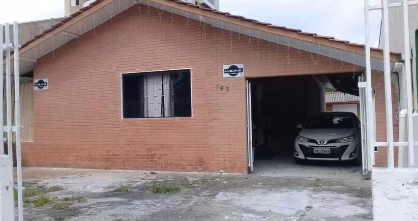 Casa para Venda em Guaratuba, Centro, 3 dormitórios, 1 suíte, 1 banheiro, 1 vaga