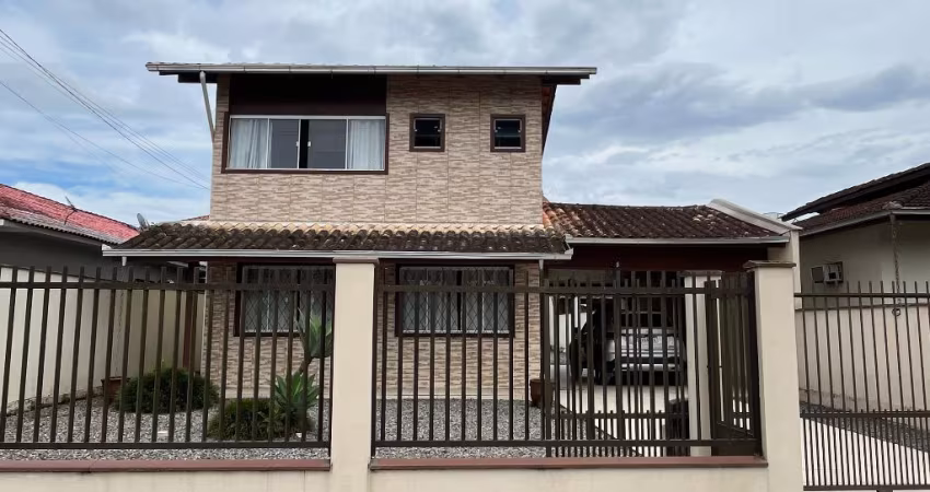 Lindo Sobrado com amplo  terreno