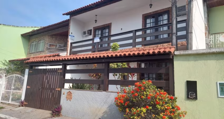 Linda casa em condomínio fechado no Rio  De Janeiro