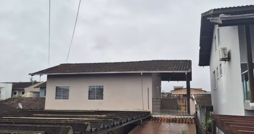 Apartamento no segundo pavimento de uma residência familiar.