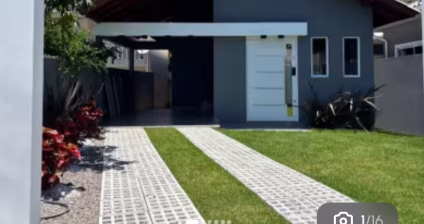 Casa a venda em terreno individual com 03 dormitórios- Rio vermelho
