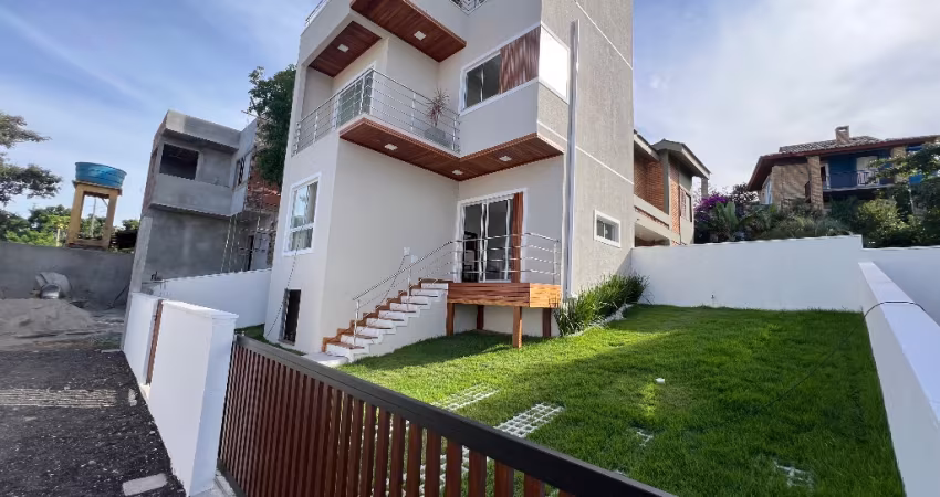 SOBRADO TRIPLEX A VENDA COM VISTA MAR -PRAIA DO SANTINHO