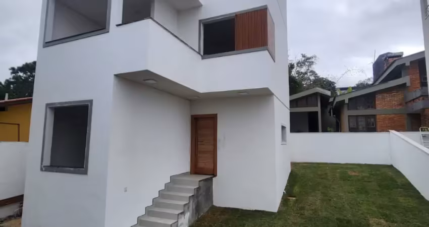 Sobrado triplex com 03 dormitórios a venda com vista mar -praia do santinho