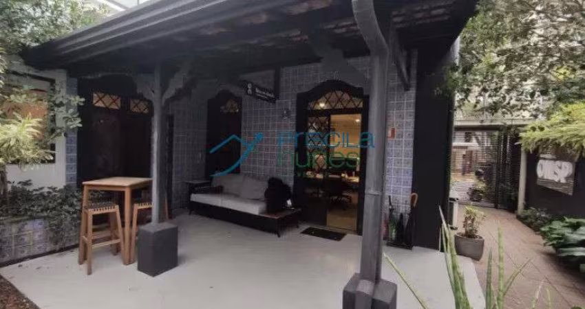 Casa comercial  Alto Padrão