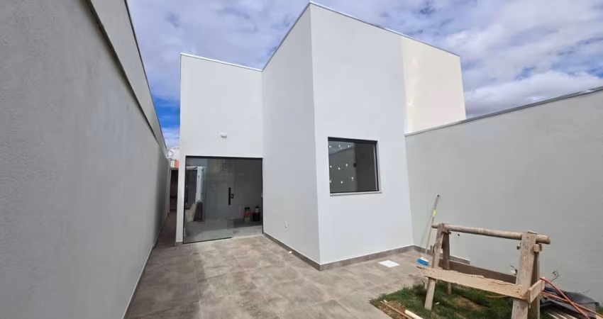 Casa para Venda em Montes Claros, Jardim Olímpico, 2 dormitórios, 1 banheiro, 1 vaga
