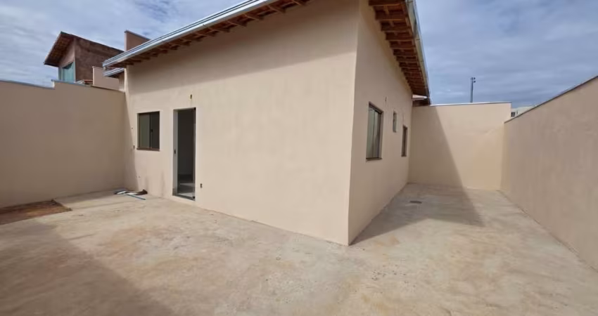 Casa para Venda em Montes Claros, Mangues, 2 dormitórios, 1 banheiro, 1 vaga