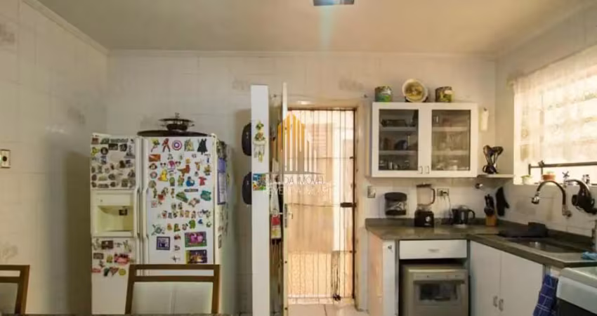 Sobrado residencial de 209m²  possui 3 dormitórios, 1 banheiro e 3 vagas á venda na região do sacomã