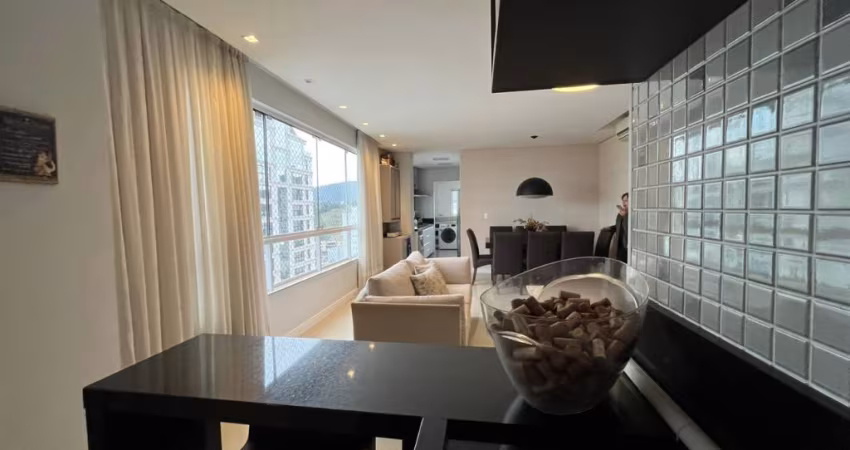Apartamento mobiliado de 3 dormitórios com vista mar a 400 metros do mar em Balneário Camboriú