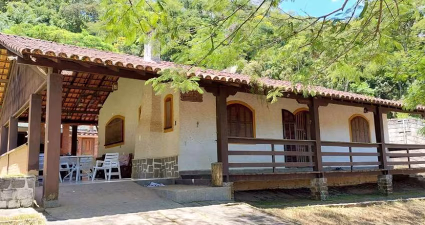 Casa 4 dormitórios ou + para Venda em Miguel Pereira, Estância Aleluia, 5 dormitórios, 3 suítes, 2 banheiros, 2 vagas