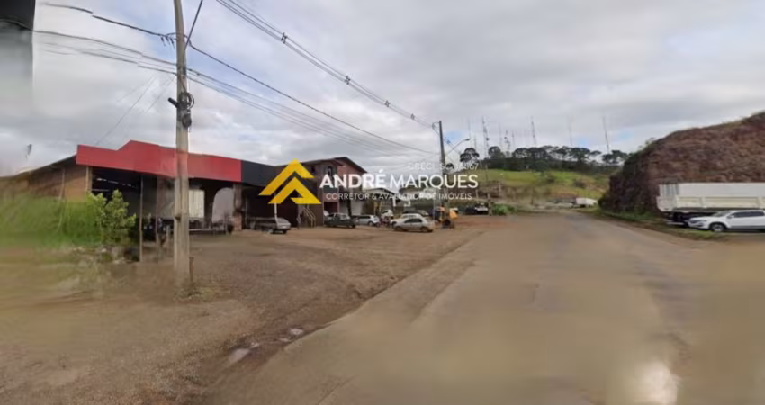 BARRACÕES E APARTAMTENTOS