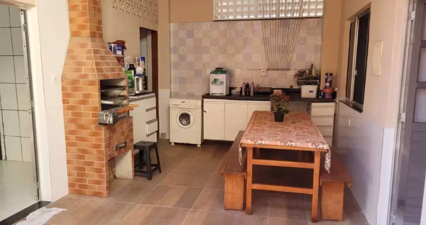 Casa com 2 quartos para alugar na Professor Guilherme Santos Neves, 72, Maria Ortiz, Vitória