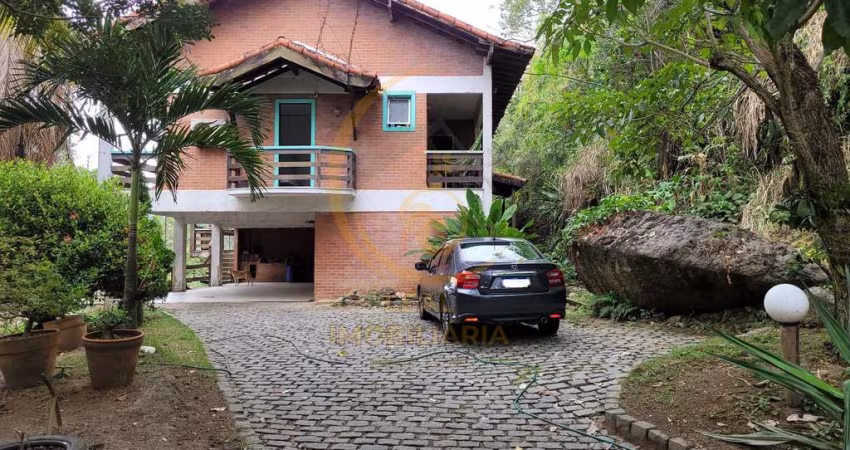 Casa para Venda em Niterói, São Francisco, 6 dormitórios, 4 suítes, 3 banheiros, 4 vagas