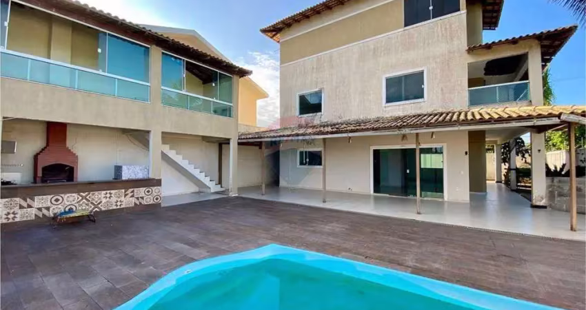 Casa triplex de frente para o mar em Interlagos, Vila Velha ES.