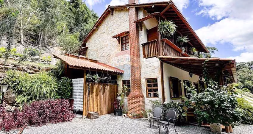 Sítio exclusivo com sede luxuosa e 4 suítes em domingos martins