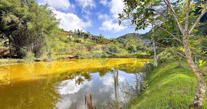 Sítio com 30.000 mt², Lago Privativo, 3 Quartos, Suíte, Energia Solar, ótimo acesso em Domingos Martins