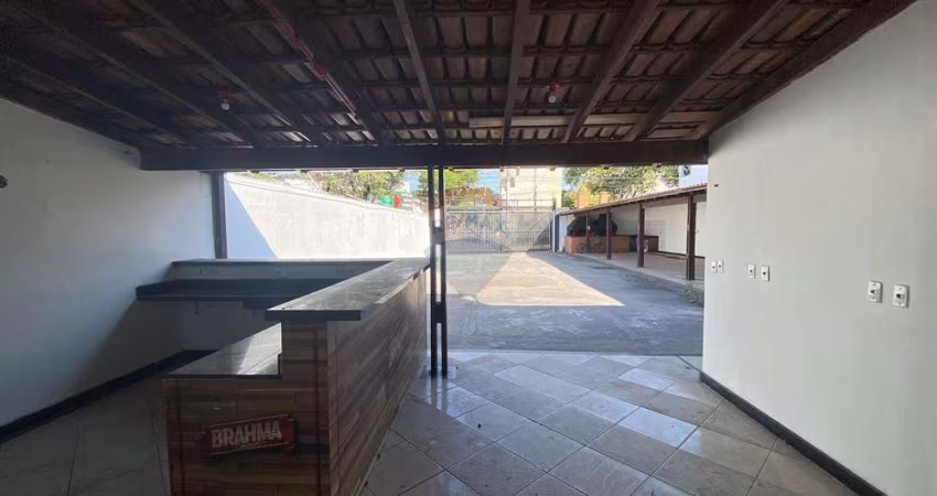 IMÓVEL COMERCIAL AMPLO E ADAPTÁVEL EM MATA DA PRAIA NA ÁREA GASTRONÔMICA.