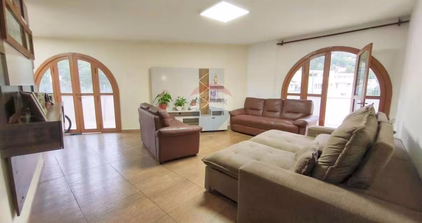 Cobertura Ampla com Vista Incrível e 5 Quartos no Centro de Vitória