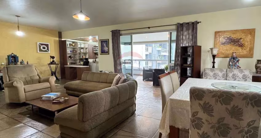 Amplo 4 Quartos com 265m², Churrasqueira Privativa e Lazer Completo em Bento Ferreira