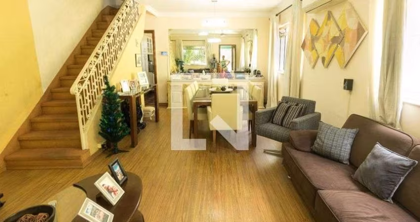 Casa à Venda - Pinheiros, 2 Quartos,  240 m2