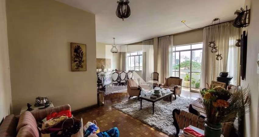 Apartamento à Venda - Aclimação, 3 Quartos,  180 m2