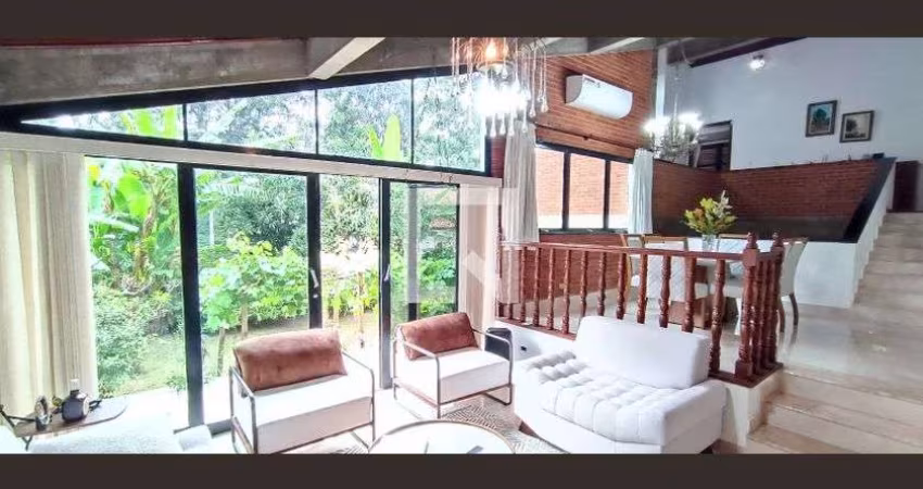 Casa à Venda - Portal do Morumbi, 3 Quartos,  245 m2