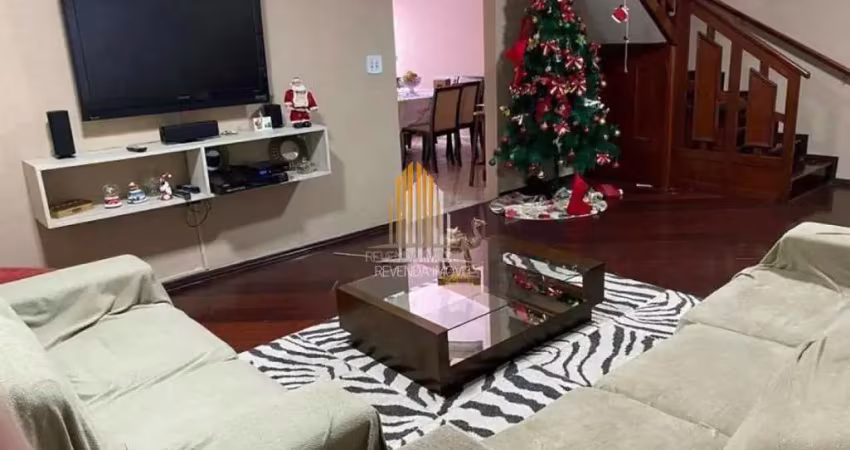 Jabaquara - casa de 202m², possui 4 dormitórios, 1 suíte, 2 salas e 3 vagas.