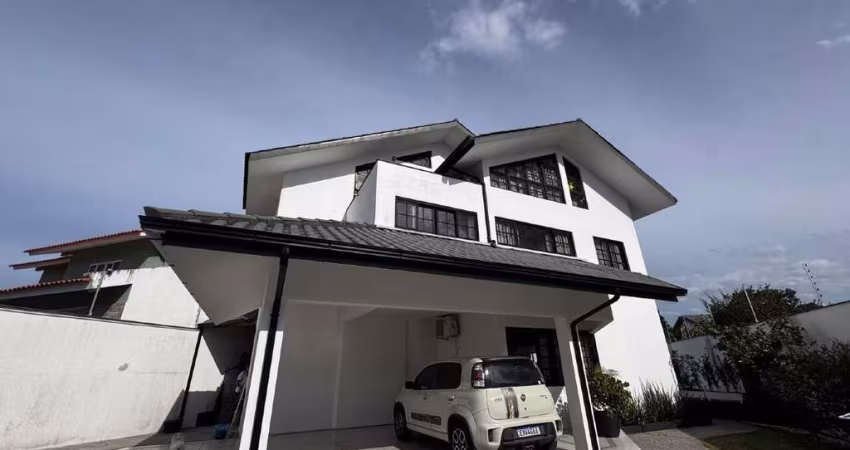 Casa à venda no bairro Centro em Palhoça/SC