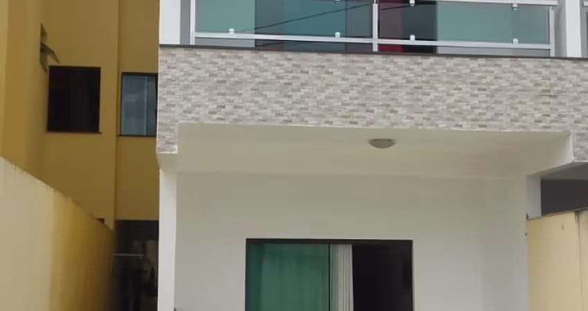 Casa individual com 03 quartos