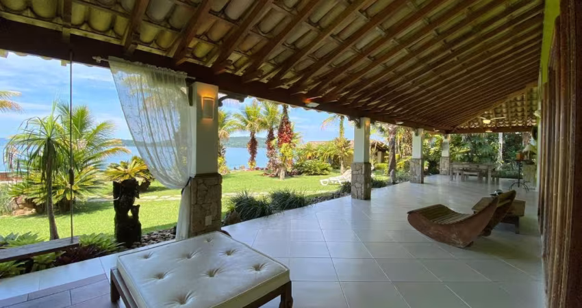 Luxuosa casa pé na areia de 6 quartos em Angra dos Reis - RJ à Venda
