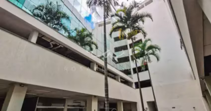 Sala comercial à venda na avenida geremário dantas, no pechincha, em jacarepaguá.