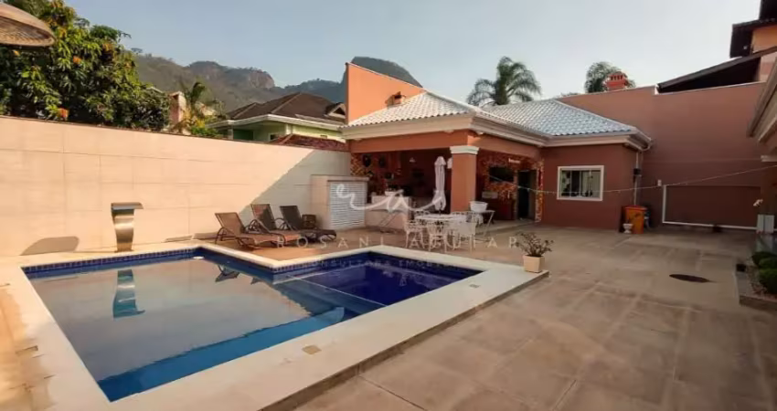 Casa à venda no condomínio passaredo, taquara. 4 quartos e 3 vagas de garagem