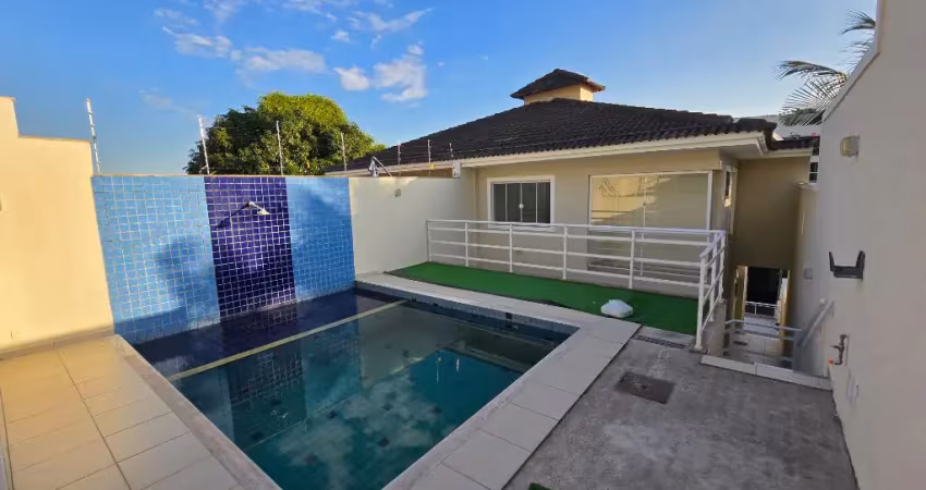 Casa  com piscina em condomínio com 3 quartos na freguesia jacarepaguá