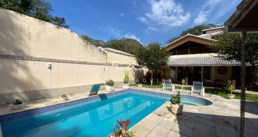 Casa com piscina, de 4 quartos, à venda no condomínio fazenda passaredo, na taquara em jacarepaguá
