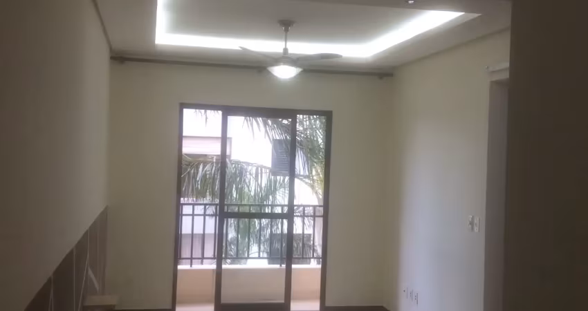 Apto em excelente estado, com móveis planejados, suíte, varanda e vaga