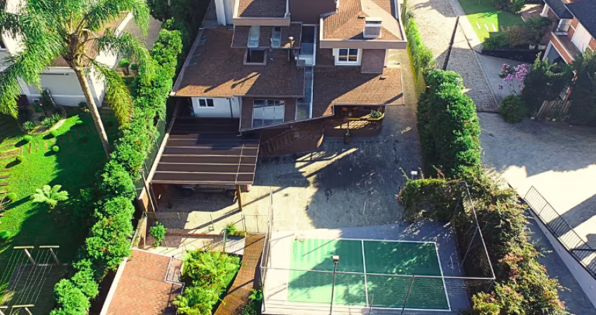 Casa Exclusiva no Coração da Cidade: Seu Refúgio de Luxo e Natureza.