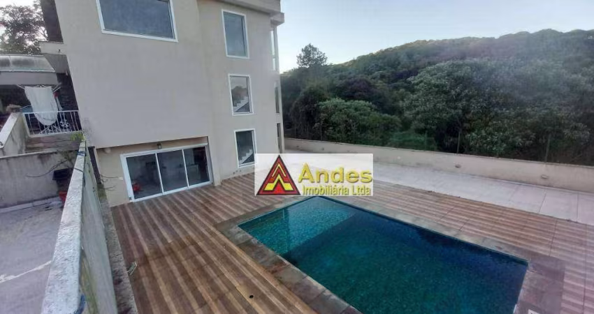 Sobrado com apenas 7 anos de construído com 4 dormitórios, varanda gourmet, 3 vagas e muito mais! Alpes da Cantareira